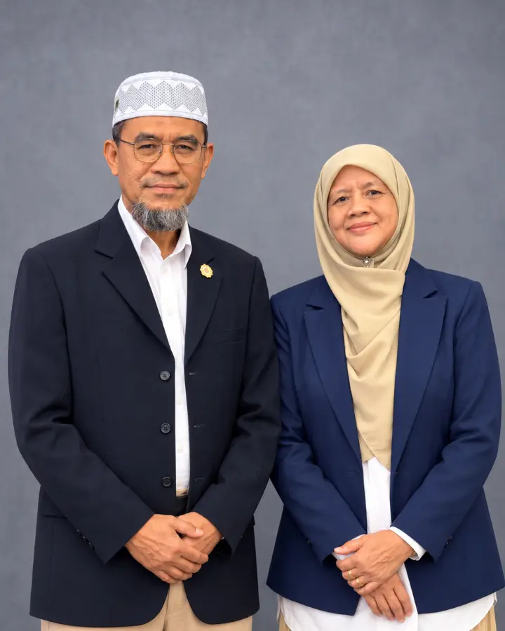 Haji Ahmad Sabirin bersama isteri, Hajah Junaina binti Baki